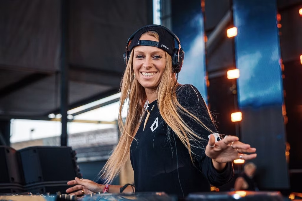 Nora En Pure live — Purified show