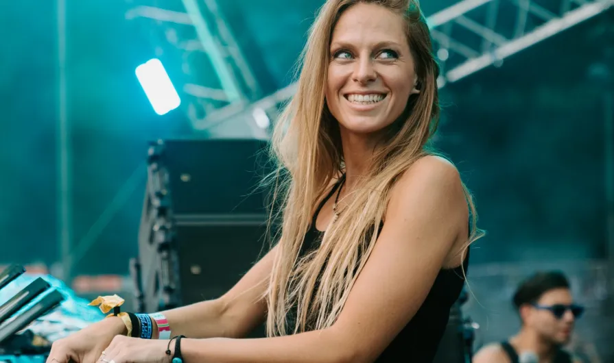 Nora En Pure live
